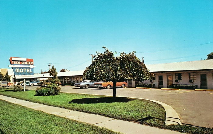 Tech Center Motel (Van Dyke Extended Stay) - Vintage Postcard